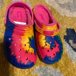 NWT Tie Dye Rainbow Crocs size 4
